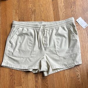 Athleta Women's Athletic Shorts in Light Beige